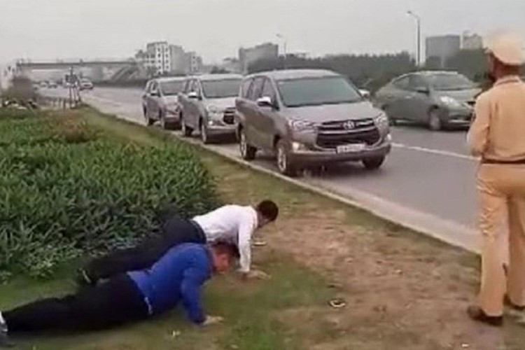 Nhiều dân mạng để lại bình luận vô cùng hài hước với cách xử phạt nhẹ tay nhưng vô cùng thú vị này.