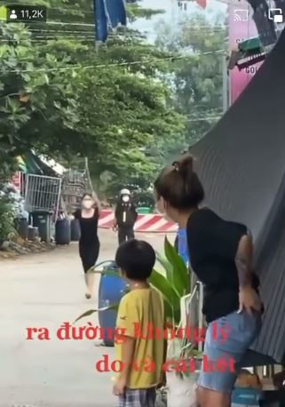 Nhiều người cho rằng cách xử phạt này sẽ khiến người vi phạm nhớ lâu hơn và không tái phạm nữa.