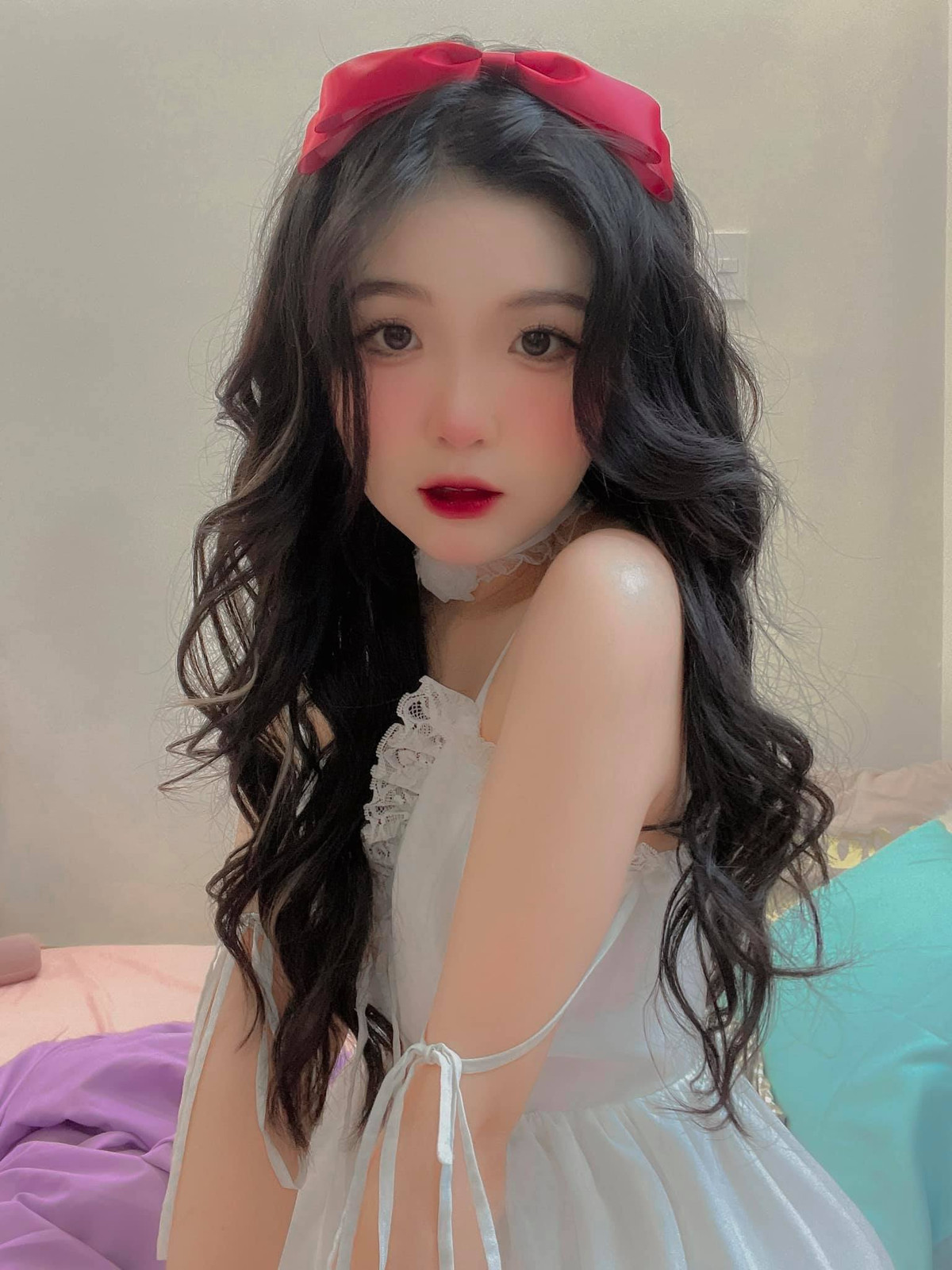 Gương mặt xinh xắn như búp bê của Ngọc Mai đã khiến người đối diện "lịm tim" ngay từ lần gặp đầu tiên.