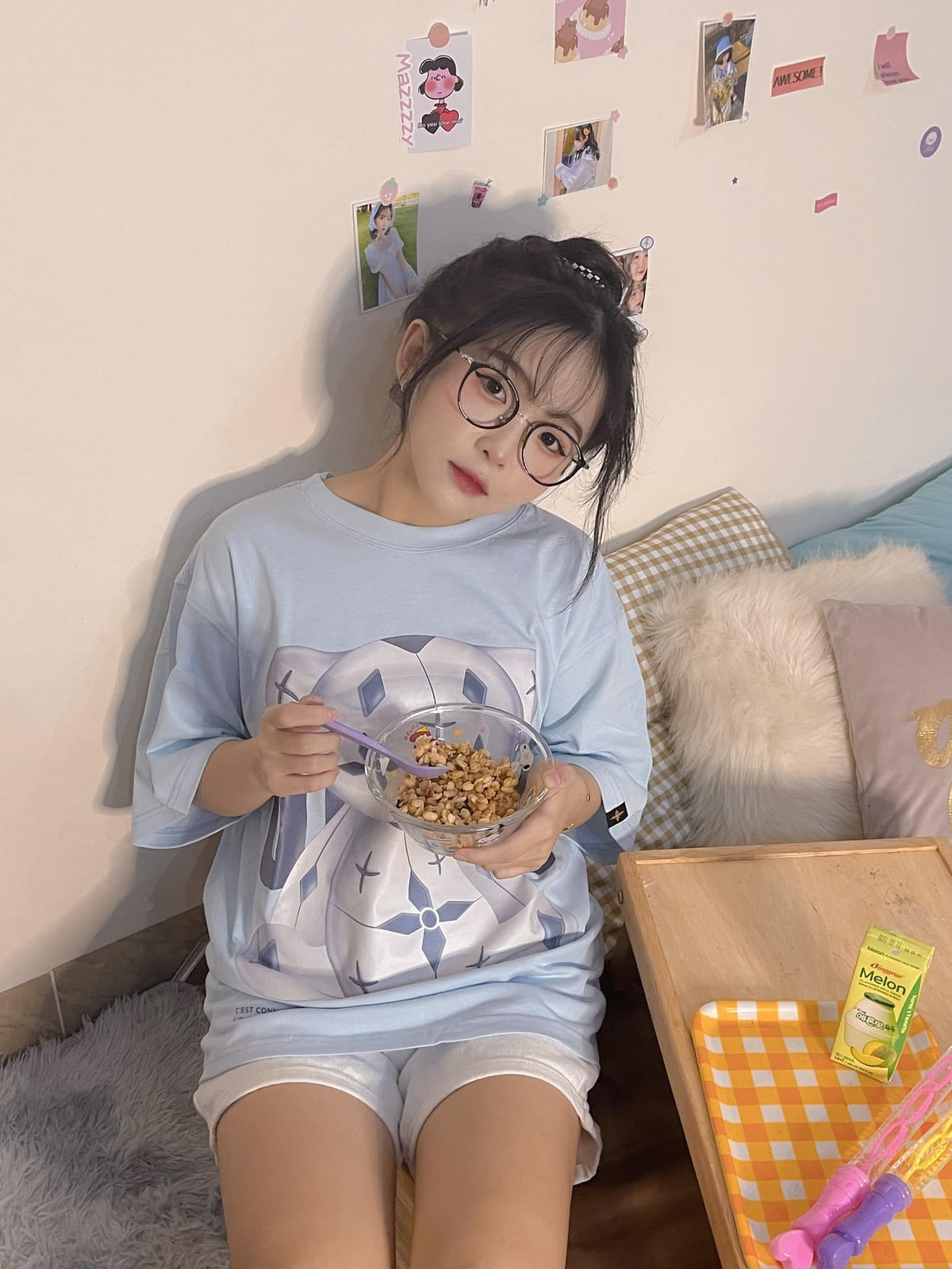 Trịnh Ngọc Mai sinh năm 2001 là hot girl gây chú ý trên MXH thời gian qua, hiện cô đang là sinh viên ngành Quan hệ Công chúng của trường Đại học Văn Lang.