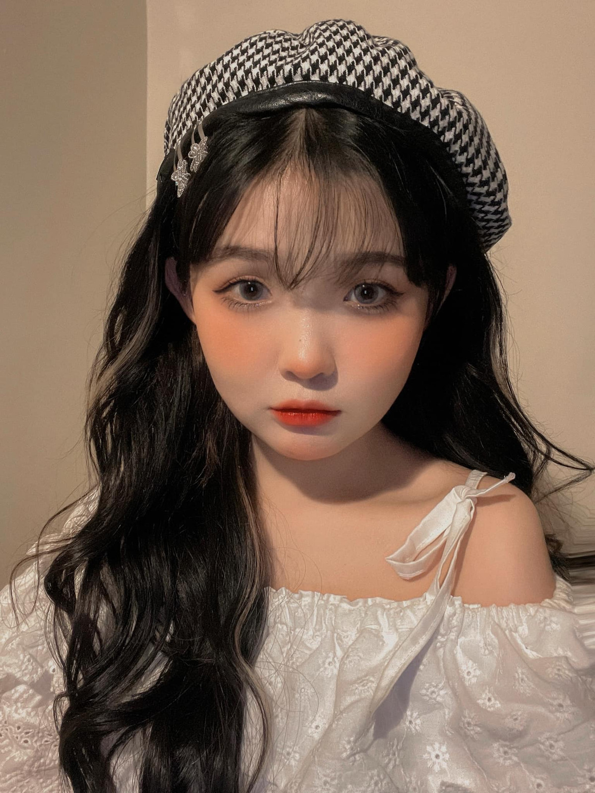 Trang cá nhân của Ngọc Mai hiện đang sở hữu hơn 11 ngàn người theo dõi, mọi bức ảnh nhận về hàng tá lượt like và bình luận khen ngợi.