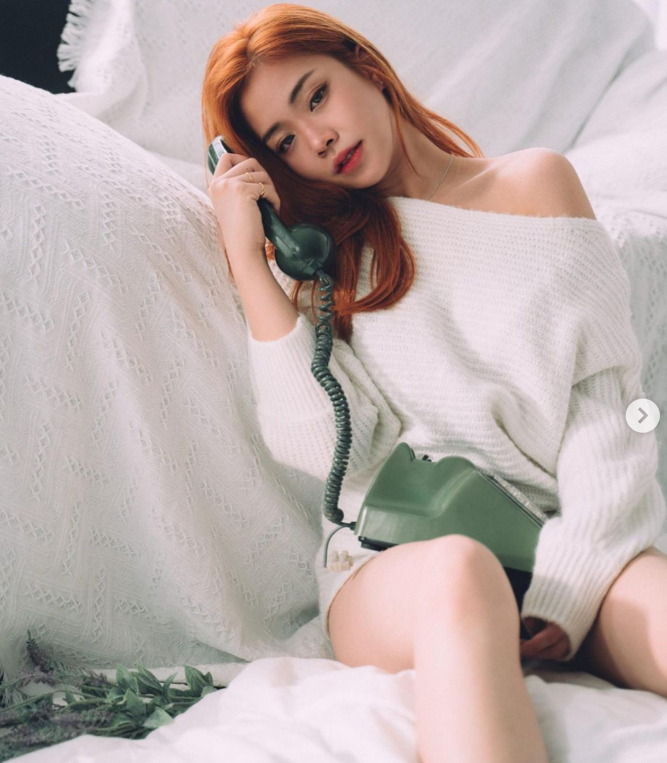 Không thể phủ nhận, hình xăm ở ngực khiến phái đẹp thêm phần quyến rũ nhưng cũng chẳng kém phần táo bạo.