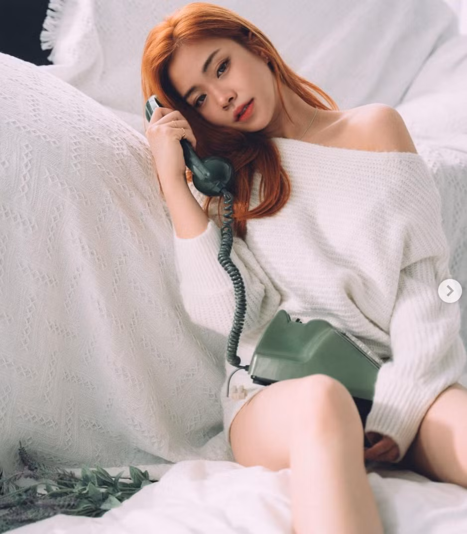 Không thể phủ nhận, hình xăm ở ngực khiến phái đẹp thêm phần quyến rũ nhưng cũng chẳng kém phần táo bạo.