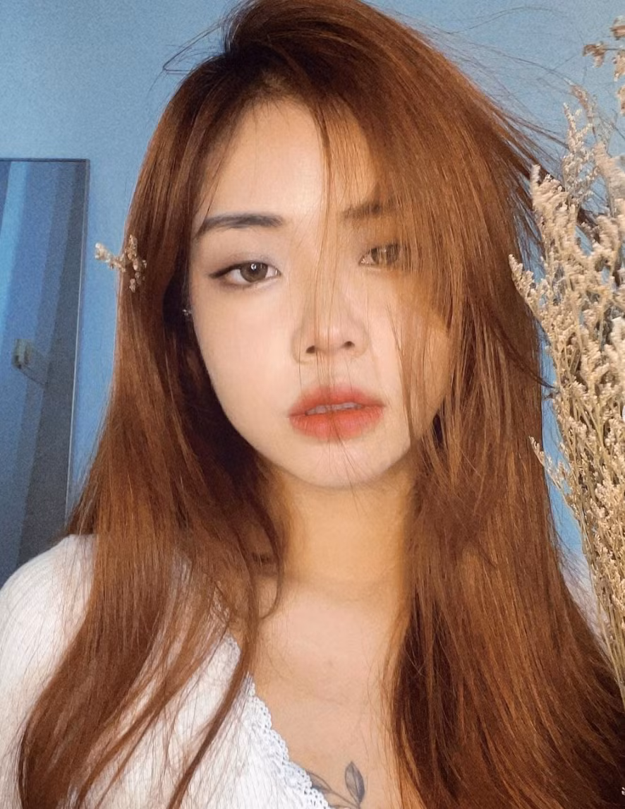 Xăm hình nhỏ ở vòng 1 là một trong số những gợi ý giúp cô gái này nổi bật nhưng không bị chê phô.