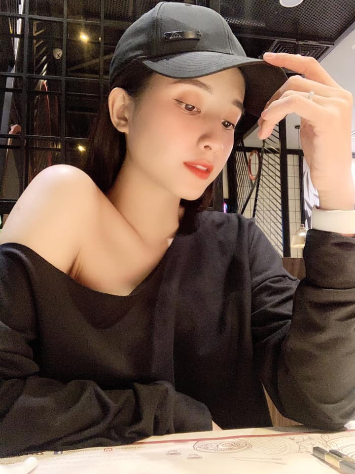 Thiên An sinh năm 1998, từng tham gia các cuộc thi Miss Teen 2017, The Face 2017.