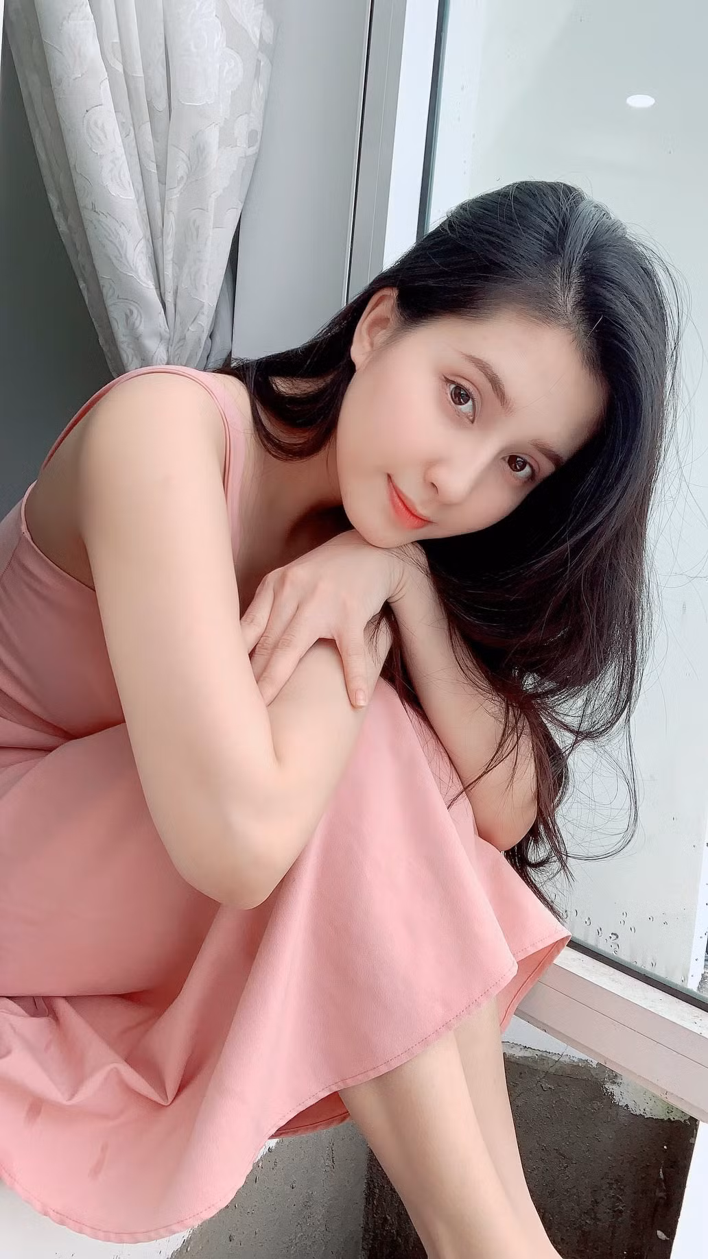 Dưới phần bình luận cư dân mạng đều để lại lời an ủi, động viên bà mẹ một con, hy vọng sau khi Thiên An "đổi nhà" trên MXH thì mọi thứ sẽ ổn hơn.