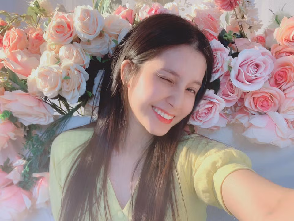 Cô đảm nhận vai nữ chính trong một số MV của Jack: Sóng gió, Bạc phận...