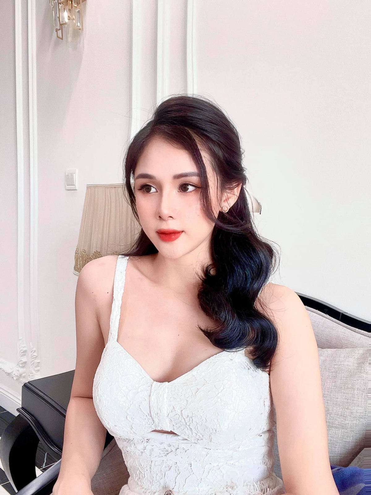 Những bức ảnh diện trang phục gợi cảm của người đẹp luôn thu hút hàng nghìn lượt thích. Ảnh: Tổng hợp