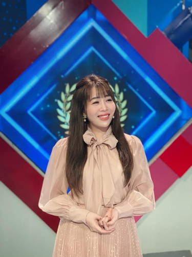 MC Diệp Chi gắn bó gần 5 năm với vai trò MC Đường lên đỉnh Olympia, là một trong những nữ MC trẻ "giữ lửa" chương trình. Ảnh: Tổng hợp