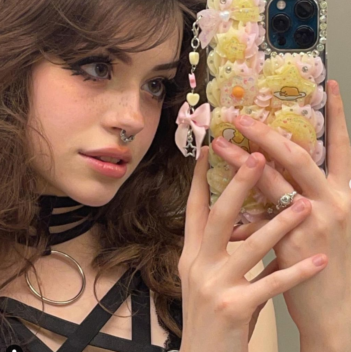 Thân hình bốc lửa của Hannah cũng khiến không ít người lướt ngang đều phải ngoảnh đầu lại. Ảnh: Tổng hợp