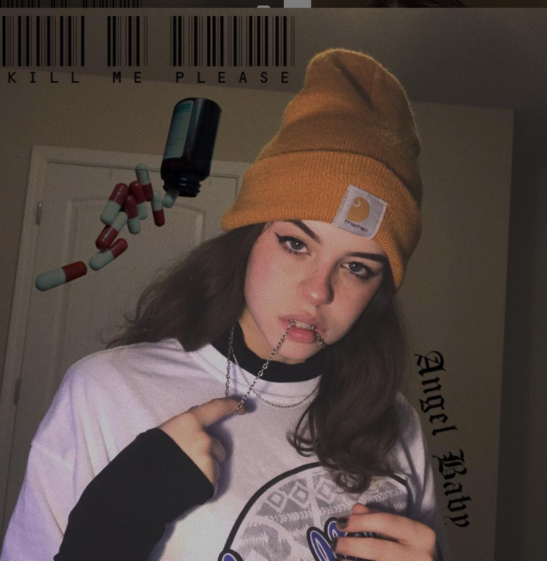 Sở hữu vẻ ngoài xinh đẹp thuộc dạng bậc nhất thế giới, nữ streamer còn là 1 người đầy cá tính với chiếc khuyên mũi nổi bật.