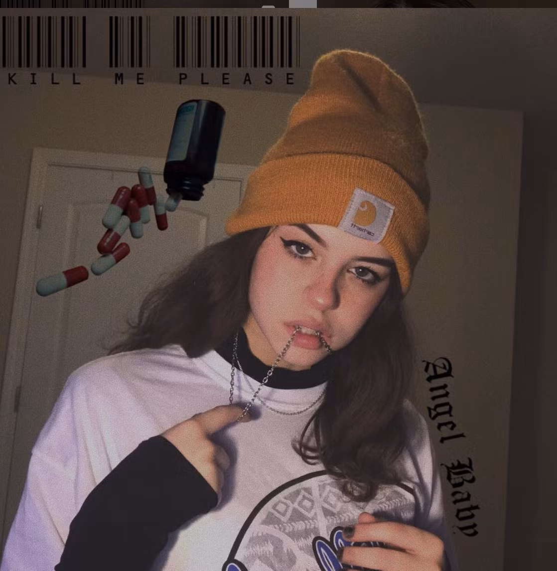 Sở hữu vẻ ngoài xinh đẹp thuộc dạng bậc nhất thế giới, nữ streamer còn là 1 người đầy cá tính với chiếc khuyên mũi nổi bật.