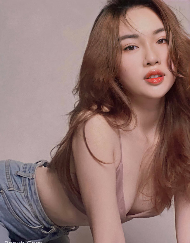 Không chỉ xinh đẹp, cô gái Hải Phòng còn thông minh, giỏi giang. Ngọc Mai từng tốt nghiệp trường Học viện Tài chính (Hà Nội).