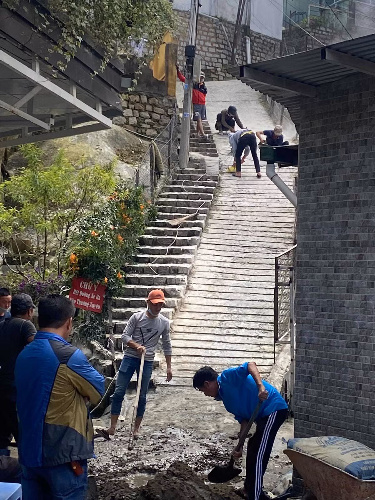 Ngay khi xuất hiện những hình ảnh này, netizen vừa mừng rỡ vừa tiếc hùi hụi, một phần vì từ nay được an tâm hơn, nhưng lại mất đi cảm giác mạo hiểm khi đi trên dốc. Ảnh: Ngô Anh Tuấn/ Đà Lạt, Đi và Trải Nghiệm