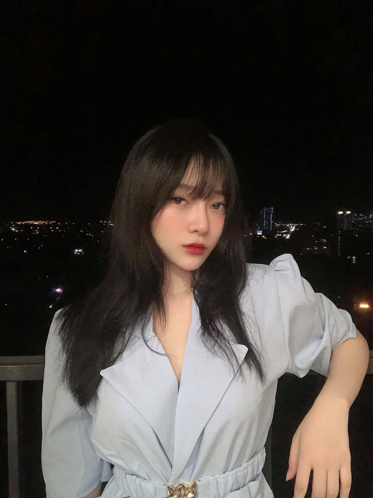 Ngoài nhan sắc xinh đẹp, Linh Chi còn được biết đến là hot girl có thành tích học tập tốt. Được biết, cô nàng từng đạt giải Ba cấp Quốc gia kỳ thi giải Toán qua Internet.