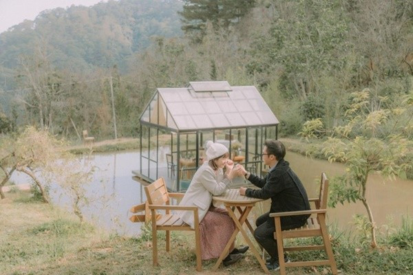 Một cái tên cực hot khác trong danh sách các quán cafe đẹp ở Đà Lạt chính là Mê Linh coffee garden.