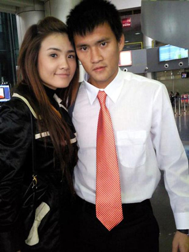 Em gái Công Vinh gây ấn tượng với vẻ ngoài trẻ trung, xinh đẹp và khả năng ca hát tốt. Tuy vậy, cô nàng không đi theo con đường nghệ thuật.