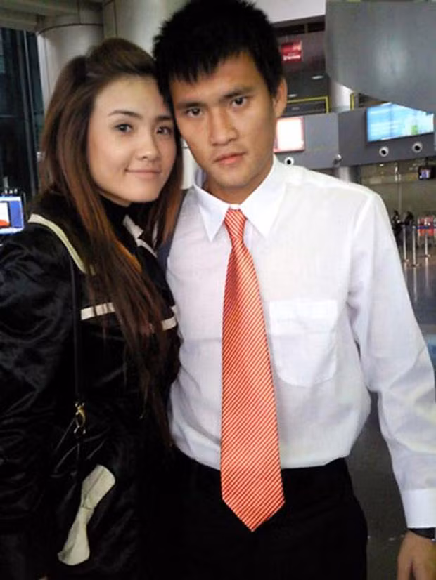 Em gái Công Vinh gây ấn tượng với vẻ ngoài trẻ trung, xinh đẹp và khả năng ca hát tốt. Tuy vậy, cô nàng không đi theo con đường nghệ thuật.