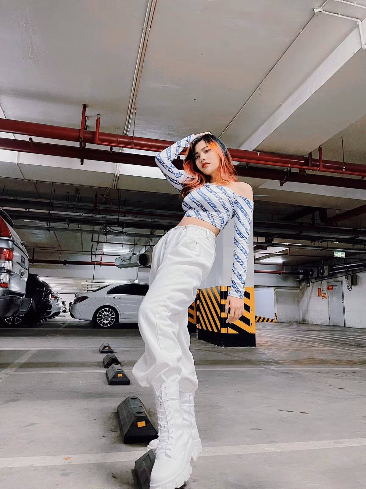 Phong cách cá tính của Châm Sứa cũng là điểm cộng để cô nàng gặt hái được thành công trong công việc mà cô mong muốn.