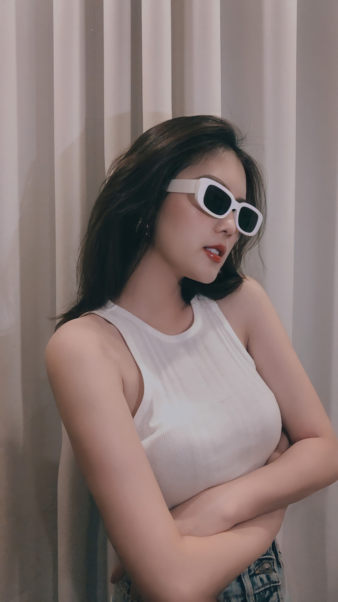 Bạn gái cầu thủ Thành Chung sở hữu nhan sắc xinh như mộng. Cô nàng có gương mặt xinh đẹp khả ái và vóc dáng gợi cảm.