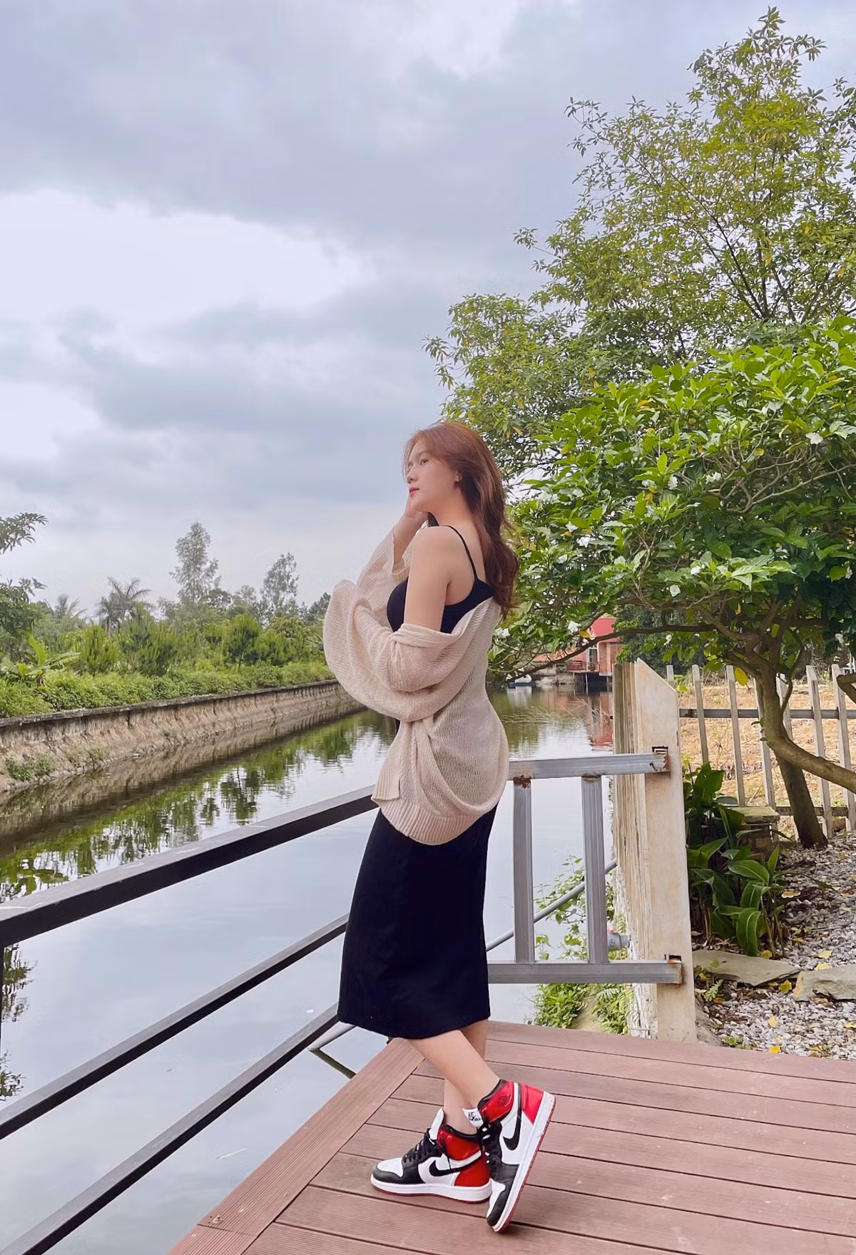 Xinh đẹp chưa đủ, Uyên Kem còn có gu thời trang trẻ trung, năng động thu hút sự chú ý.