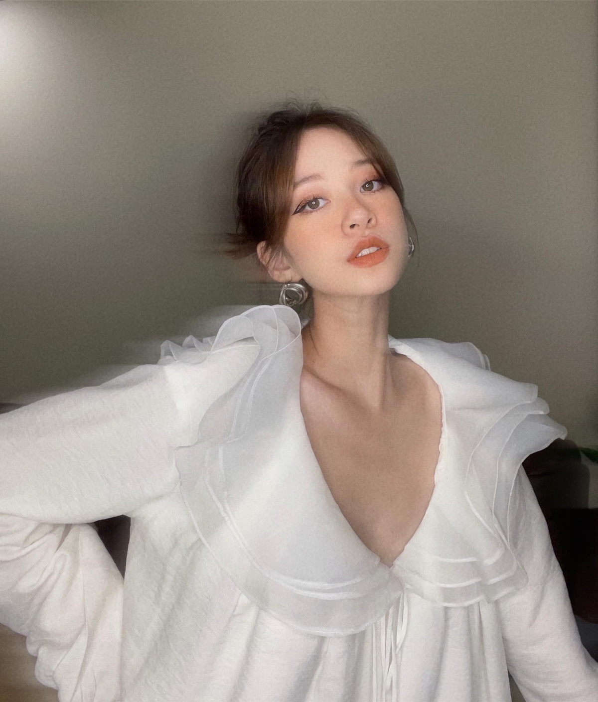 Nhờ ngoại hình và gương mặt nổi bật nên Mai Anh là mẫu ảnh “ruột” cho nhiều tờ báo dành cho giới trẻ, là cái tên quen thuộc của nhiều shop thời trang có tiếng tại Hà Nội, TP HCM.