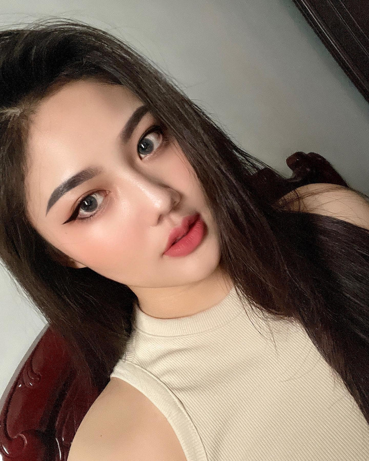 Cô chú trọng cả vẻ đẹp ngoại hình và bồi dưỡng vốn hiểu biết, lòng nhân hậu, yêu thương.