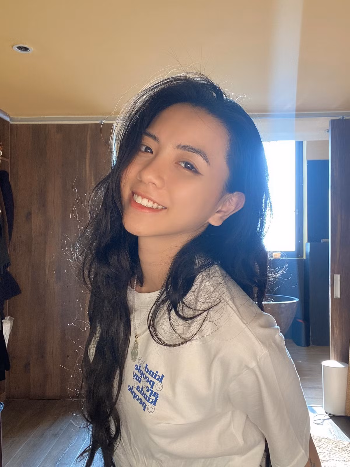 Tuy không sở hữu chiều cao nổi bật, Tô Sa vẫn gây chú ý nhờ gương mặt ưa nhìn cùng vóc dáng cân đối, không mỡ thừa.