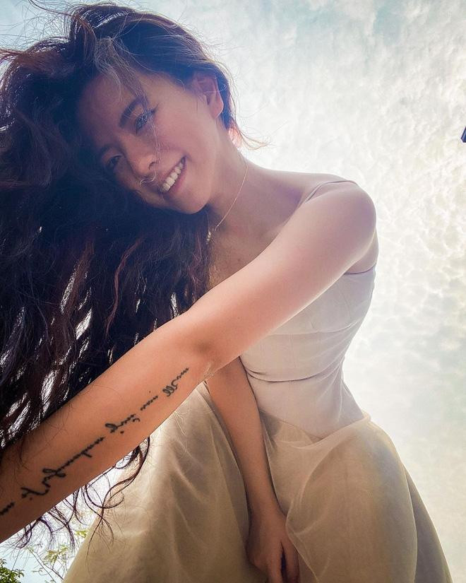 Được biết, con gái cô Văn Thùy Dương từng tiết lộ có 9 hình xăm trên cơ thể và mỗi hình xăm đều mang những ý nghĩa đặc biệt.