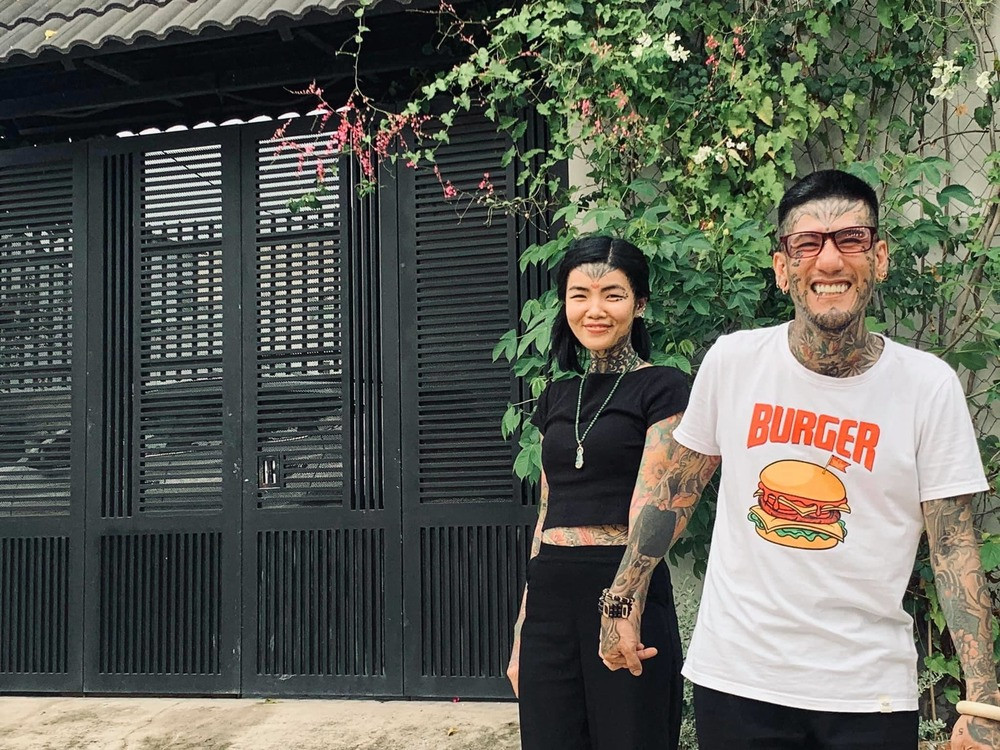 Được biết, Mai Phạm hiện đang có cuộc sống hạnh phúc bên cạnh bạn đời là anh Đăng Vinh - người bạn đời của cô và cũng là thợ xăm khá có tiếng trong giới xăm hình.