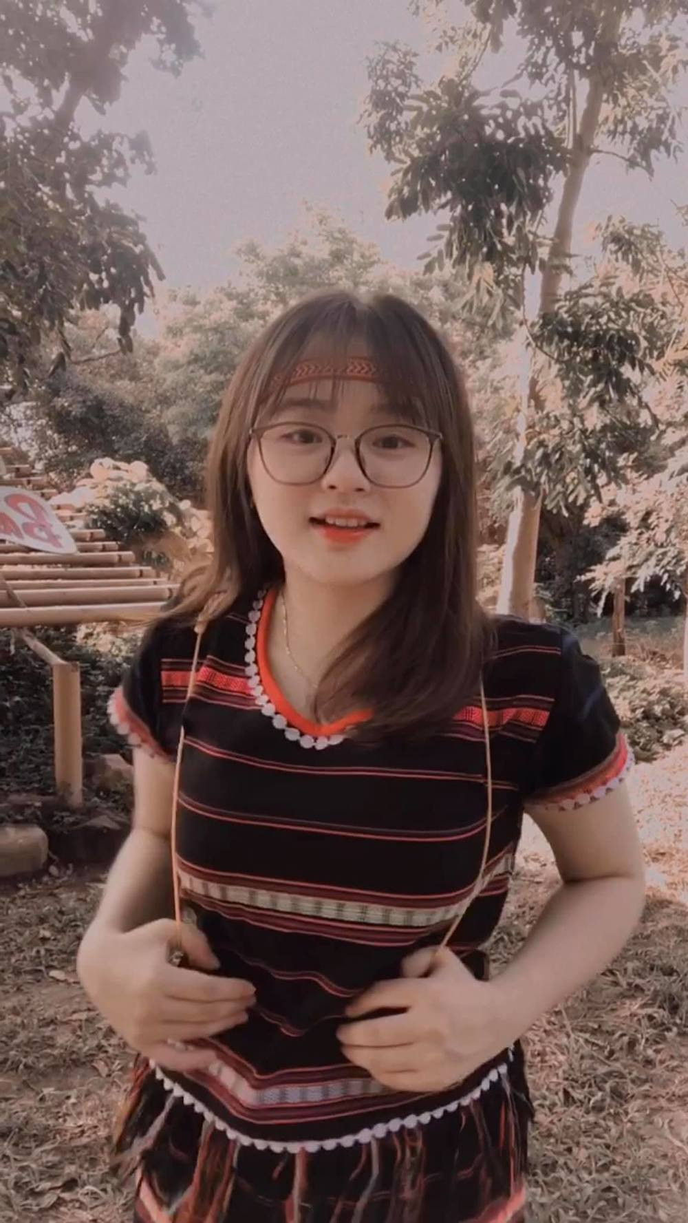 Đoạn clip ngay khi đăng tải đã nhanh chóng "đốn tim" cư dân mạng với hàng triệu lượt xem cùng hàng chục nghìn lượt tương tác ngay sau khi xuất hiện trên mạng xã hội.