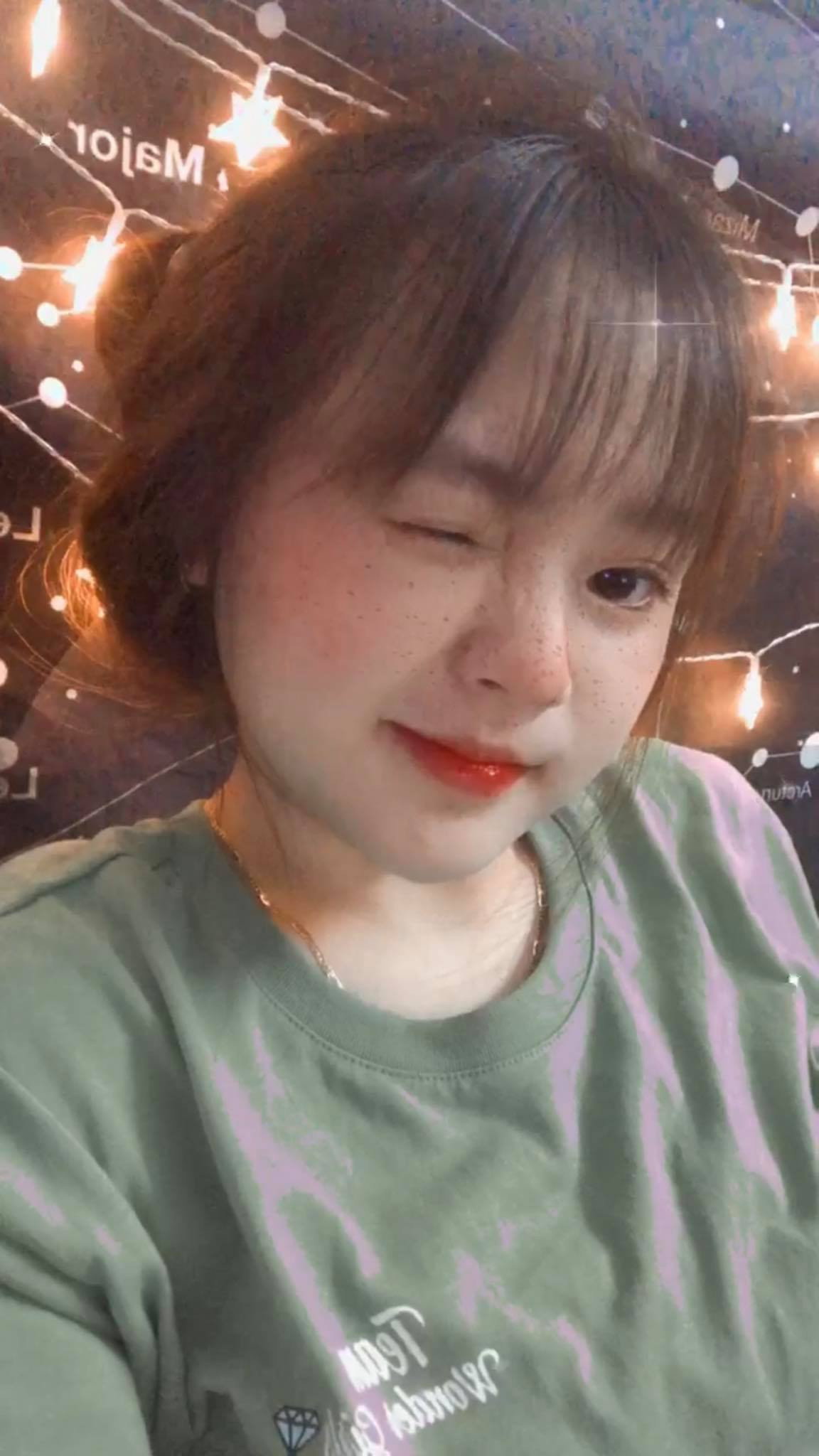 Sở hữu gương mặt bầu bĩnh cùng giọng nói đậm chất miền Trung ngọt ngào, đoạn video của Thế Trâm vẫn được chia sẻ rộng rãi trên khắp các diễn đàn vào mỗi mùa Trung thu. Ảnh: FBNV