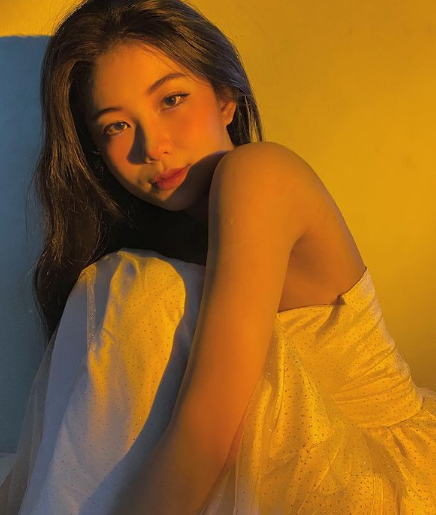 Sau một quãng thời gian chăm chỉ, bền bỉ cải thiện nhan sắc, Kim Anh đã chính thức "dậy thì thành công", trở thành cô gái được nhiều anh chàng để ý.