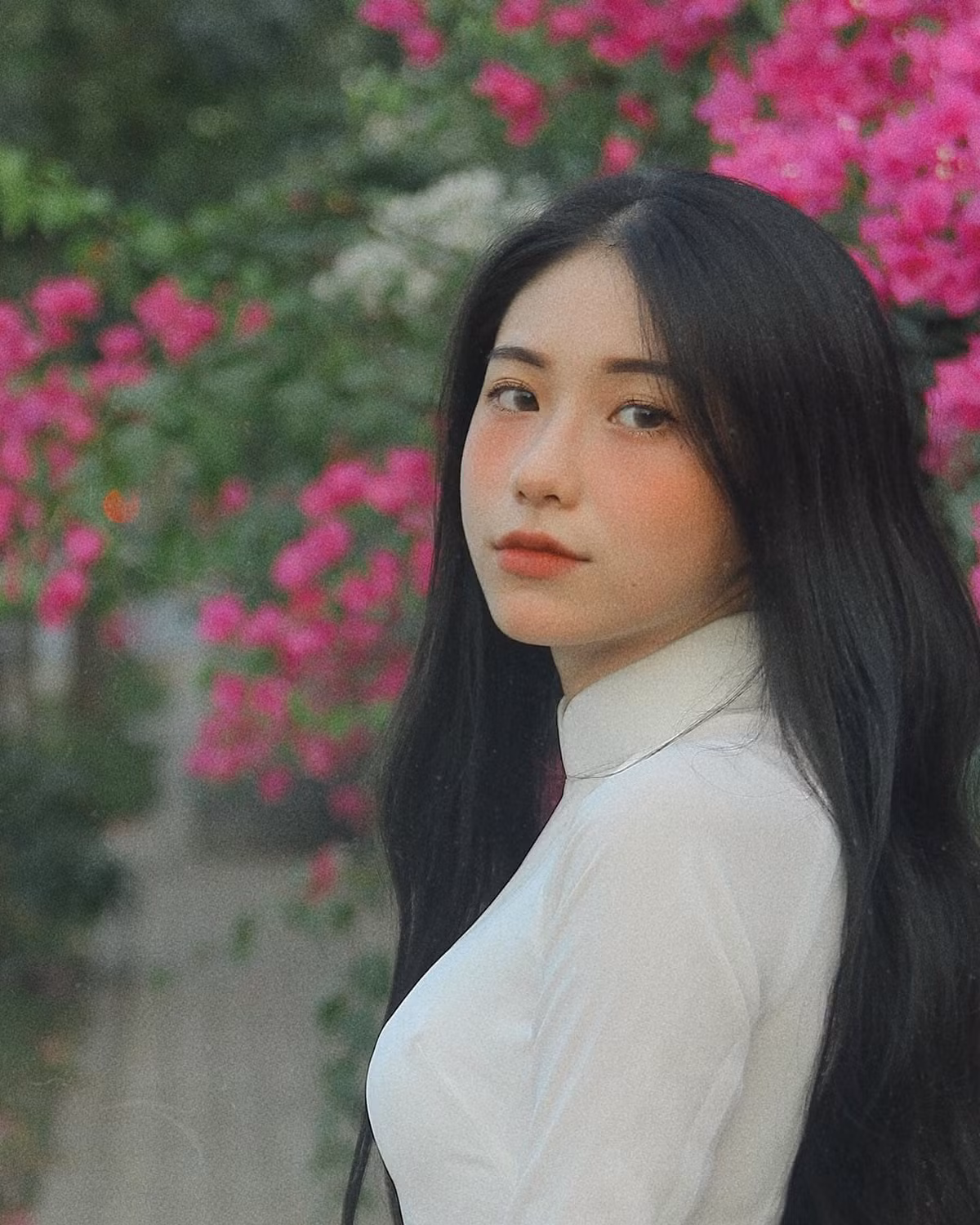 Gái xinh 10x này còn được nhiều người biết đến khi sở hữu gương mặt xinh đẹp giống với “bản sao” của ca sỹ Hòa Minzy.