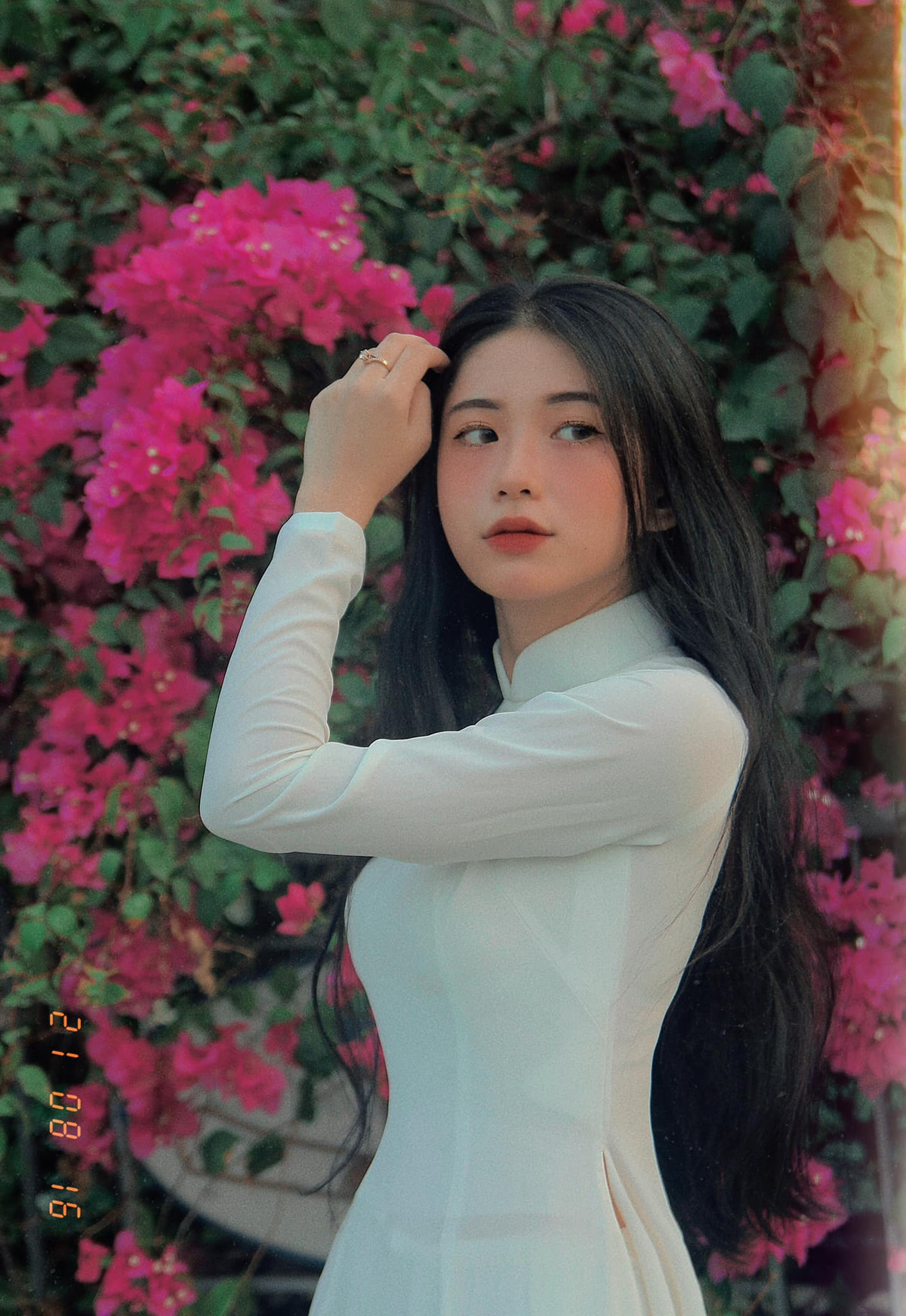 Trước khi có ngoại hình nổi bật như hiện tại, hot girl 2K Kim Anh từng là cô bé đen nhẻm, sống khép kín với người xung quanh. Nữ sinh Long An cũng thường xuyên là đề tài để bạn bè trêu chọc.