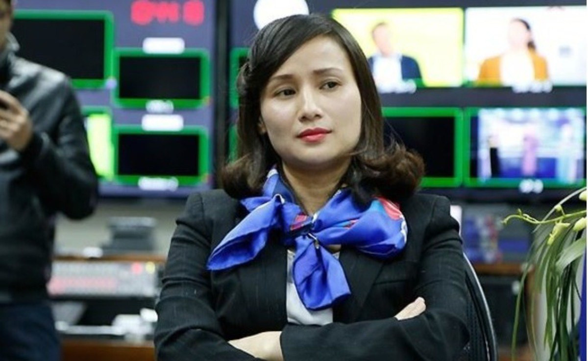 Ngay lập tức đoạn clip “vạ miệng" được cộng đồng mạng lan truyền chóng mặt và BTV Lê Bình nhận nhiều lời chỉ trích.