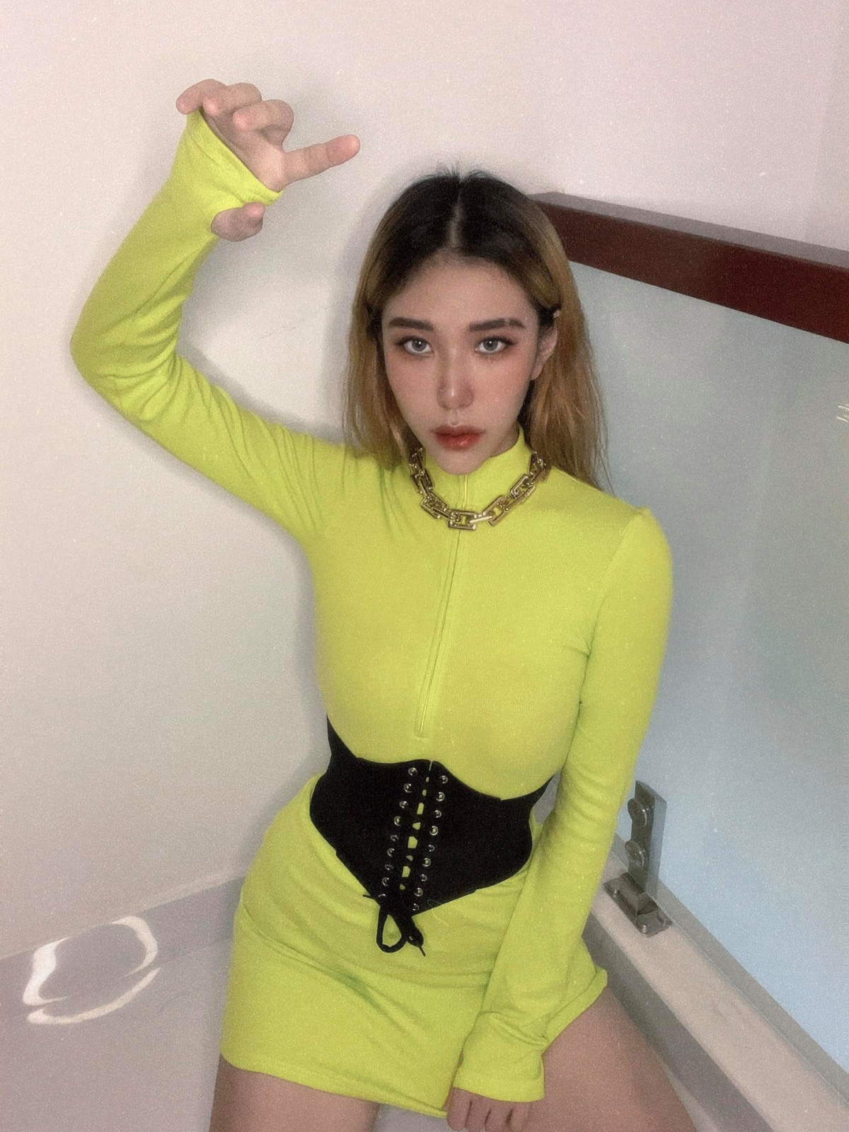 Ngọc Linh cho hay cô vẫn đang lựa chọn cuộc sống độc thân vì bận yêu đời và yêu bản thân.