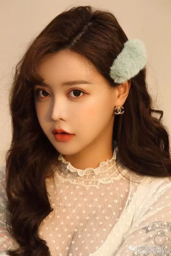 Ngoài sở hữu vẻ ngoài xinh đẹp, Hàn An Nhiễm còn có người chồng điển trai từng khiến cả cõi mạng phải ghen tị.