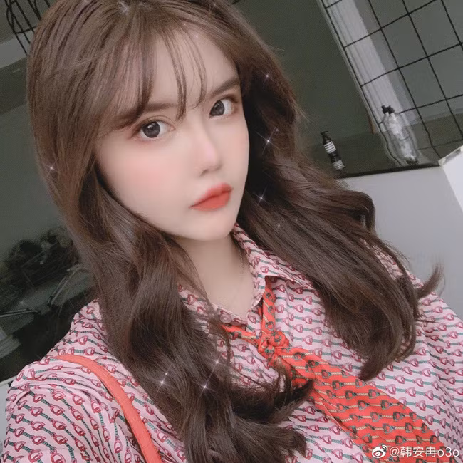 Ngoài ra, cô cũng gây nhiều chú ý với những phát ngôn gây sốc như đi học không hữu ích bằng đi kiếm tiền.