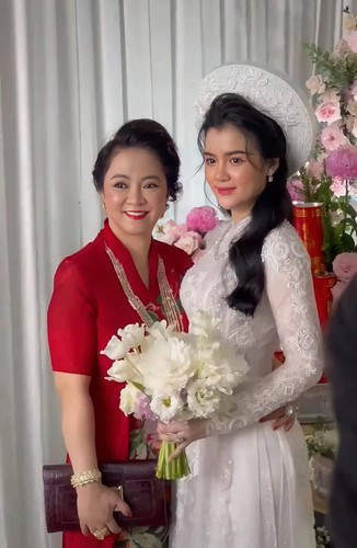 Dù ngày xưa cũng rất xinh xắn, ưa nhìn nhưng không khó để nhận thấy con dâu bà Phương Hằng bây giờ xinh đẹp hơn hẳn.