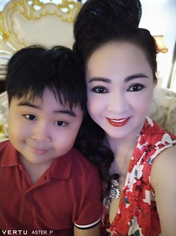 Đầu tiên là Huỳnh Hằng Hữu (9 tuổi), được mệnh danh là tỷ phú nhỏ tuổi nhất Việt Nam khi có trong tay cả nghìn tỷ đồng.