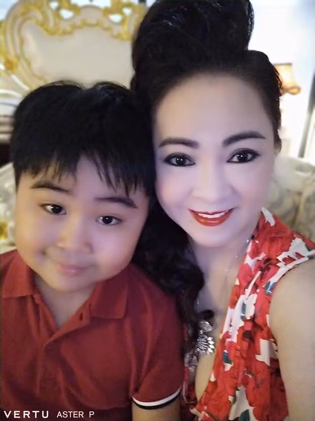 Đầu tiên là Huỳnh Hằng Hữu (9 tuổi), được mệnh danh là tỷ phú nhỏ tuổi nhất Việt Nam khi có trong tay cả nghìn tỷ đồng.