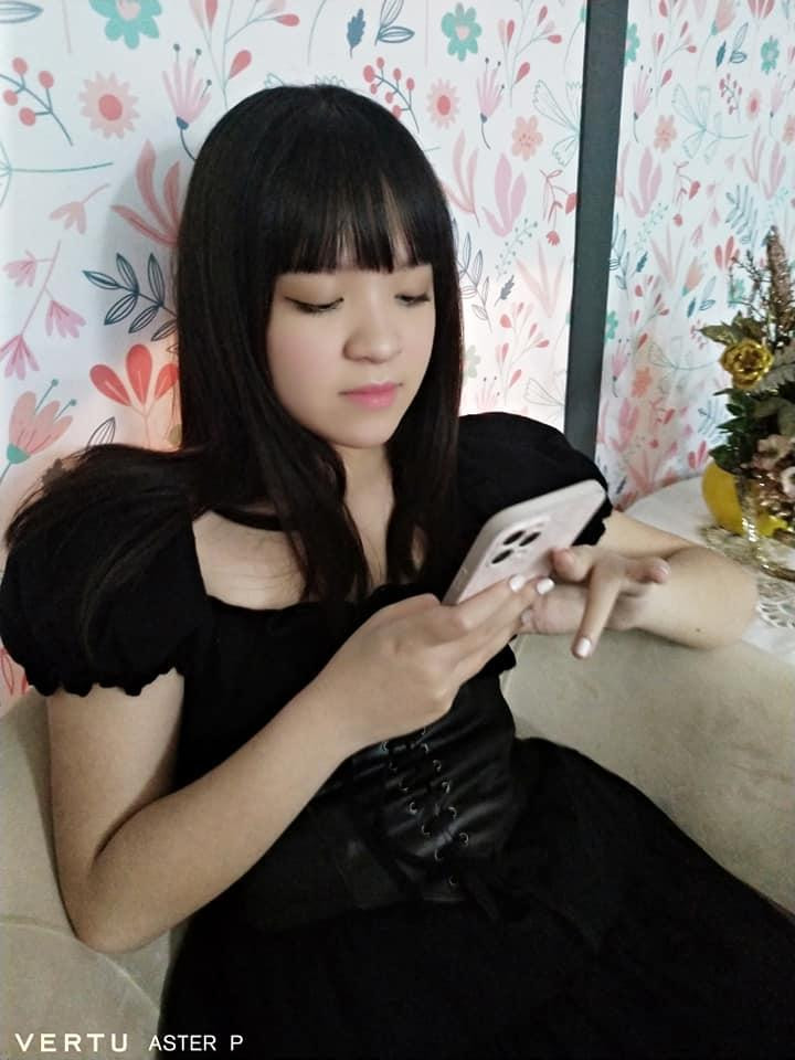 Trong số những người con của bà Phương Hằng đáng chú ý nhất là cô con gái có ngoại hình cực kì xinh xắn, dễ thương - Natalie.