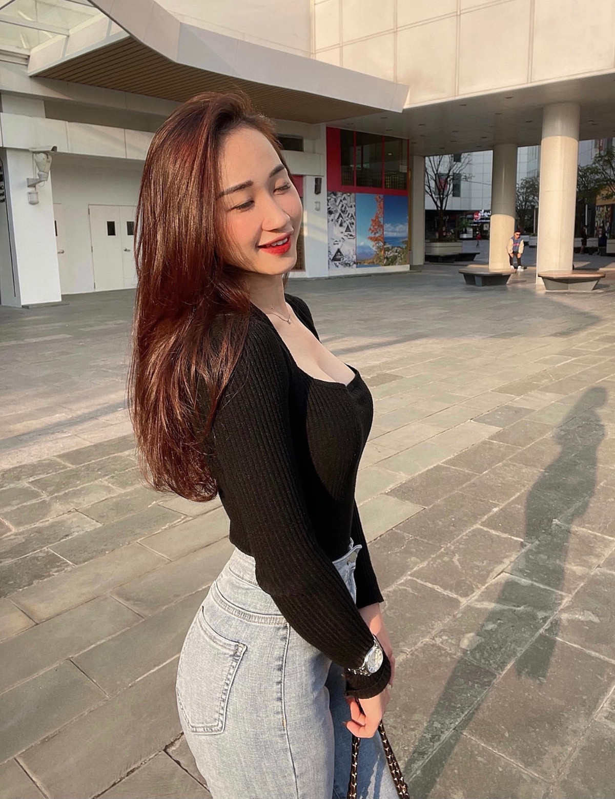 Ngoài công việc giảng dạy, Lưu Thị Phương Thảo còn là một gymer với niềm đam mê thể hình, giữ gìn vóc dáng. Ảnh: FBNV, IGNV