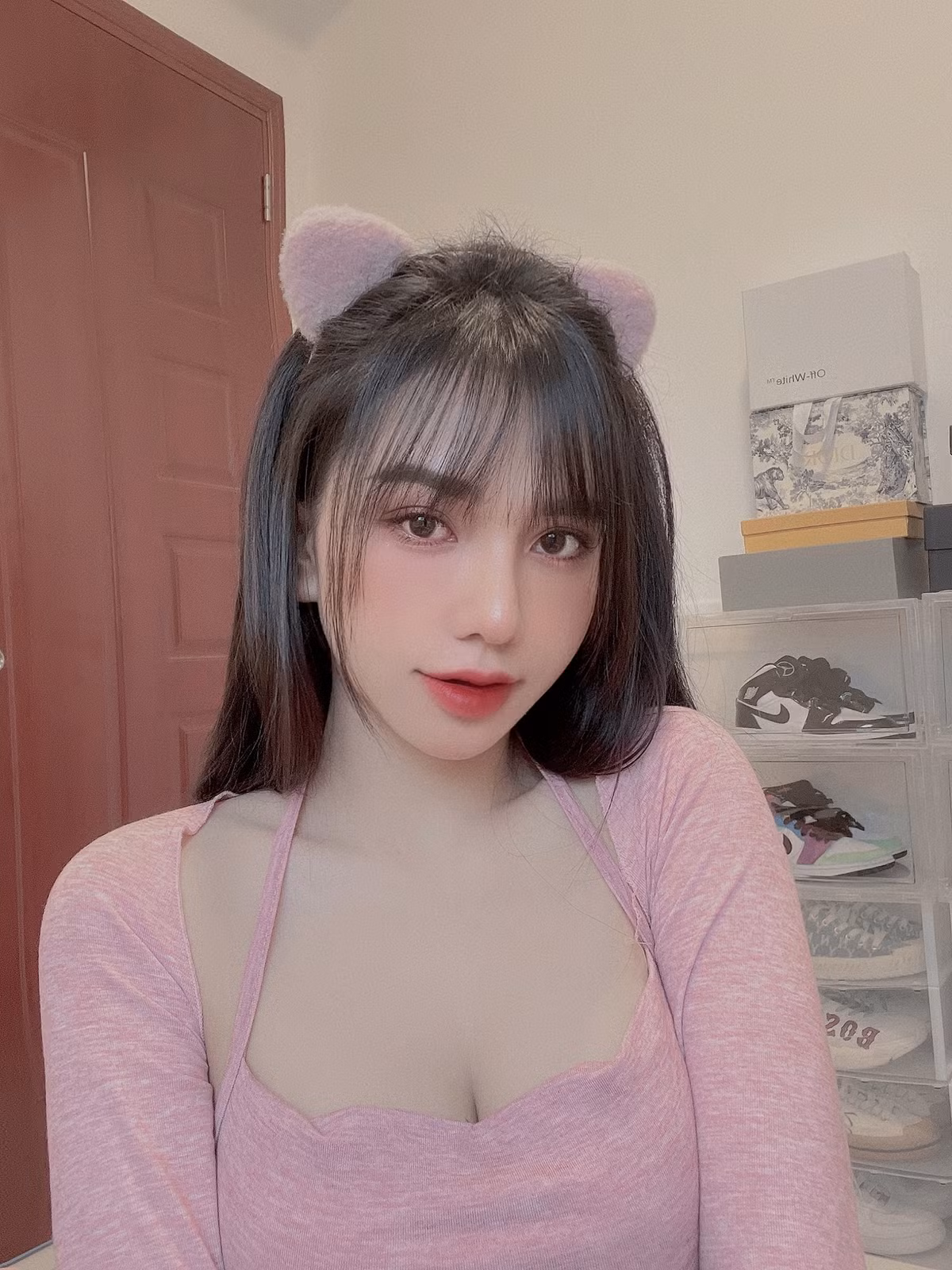 Gia Hân cũng không ngại đăng những bức hình nóng bỏng lên trang cá nhân sở hữu lượng theo dõi khá "khủng".