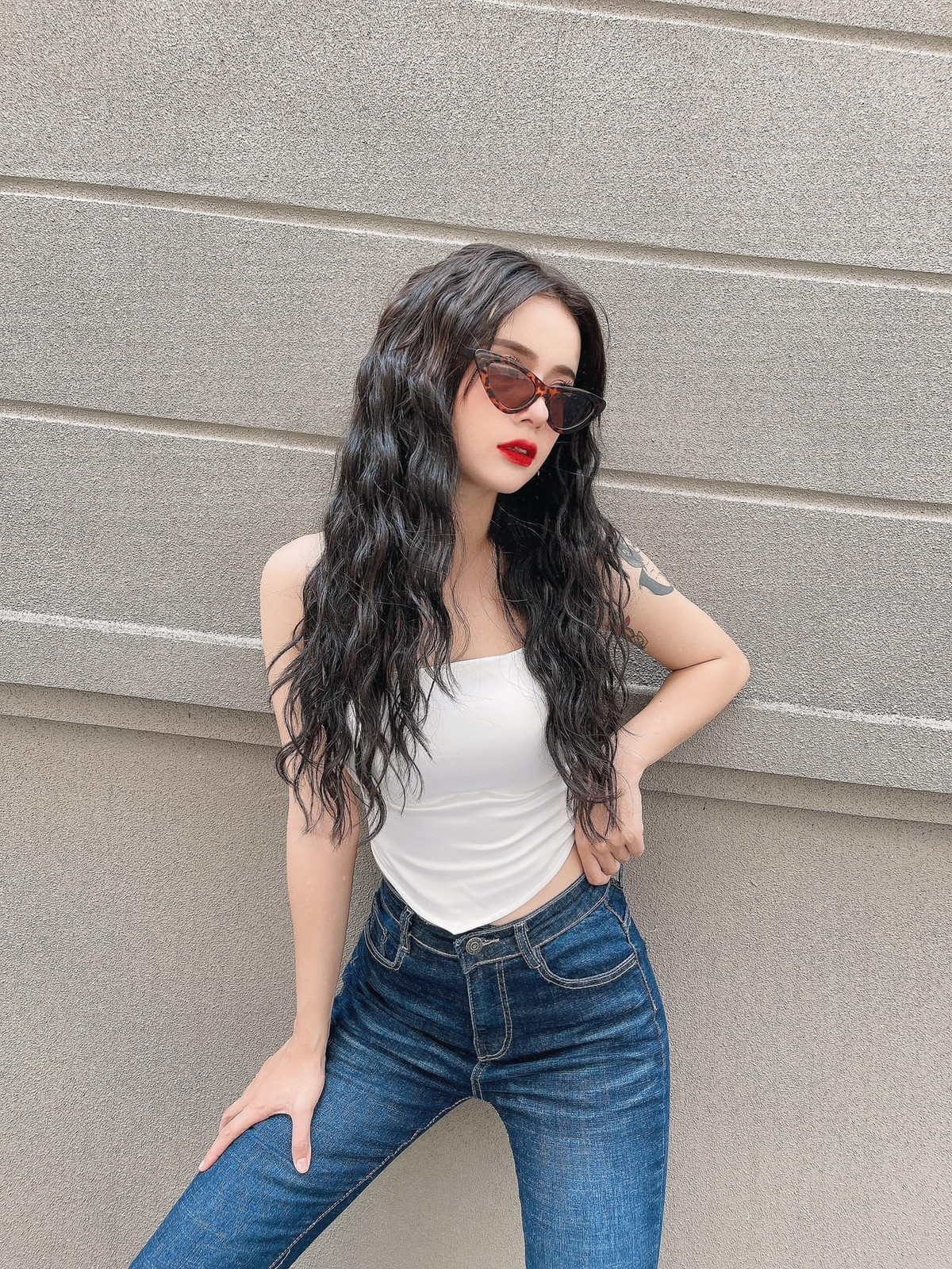 Vượt qua nhiều khó khăn, cô nàng hy vọng bản thân vẫn tiếp tục theo đuổi nghề mẫu ảnh và có nhiều thời gian chăm sóc, xây dựng cho gia đình mình. Ảnh: FBNV