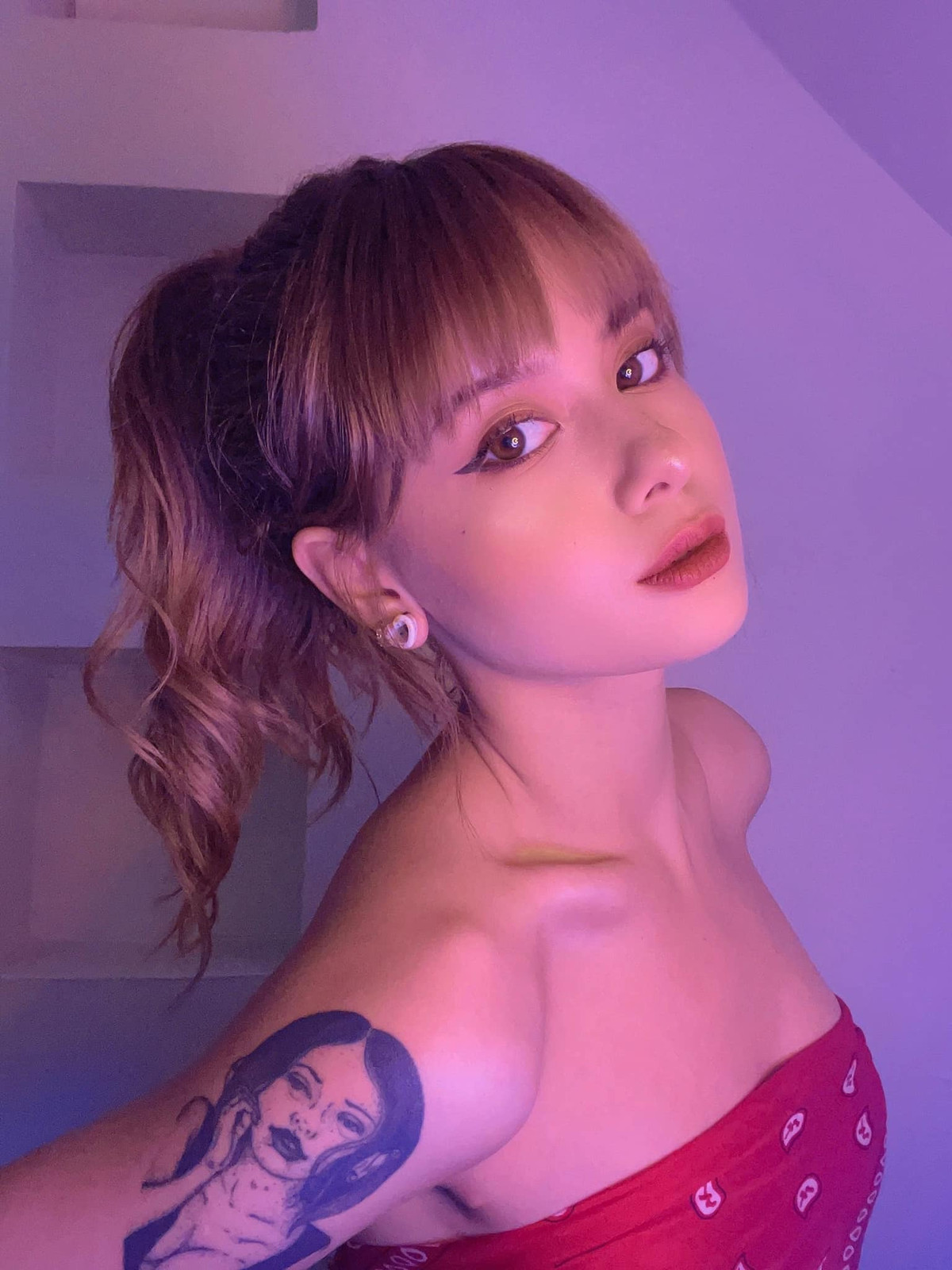 Hiện tại, Sandra đang là một người mẫu ảnh tự do tại thành phố Hồ Chí Minh.