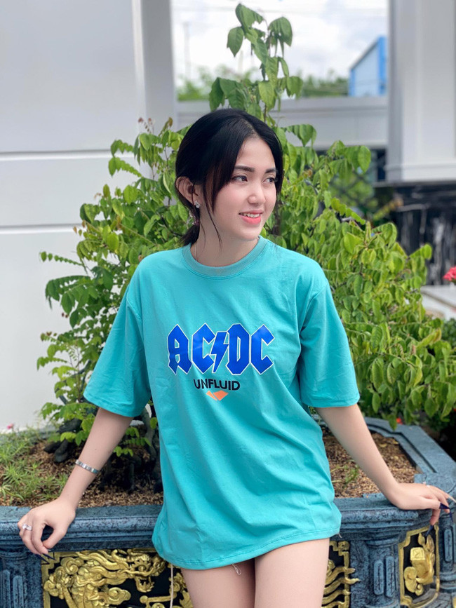 Hương Giang cho hay, việc phẫu thuật chuyển giới khiến sức khỏe của kém đi nhiều. Thi thoảng, cô nàng còn bị ngất xỉu.