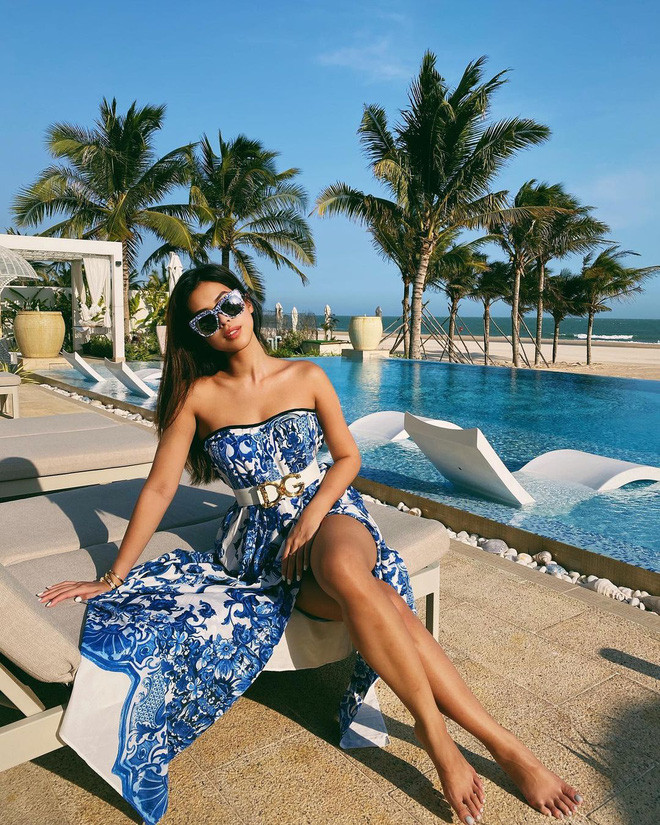 Sinh ra trong gia đình giàu có, cô nàng sở hữu cuộc sống sang chảnh với hàng hiệu, siêu xe, những chuyến du lịch xa hoa và ảnh check-in xịn xò.