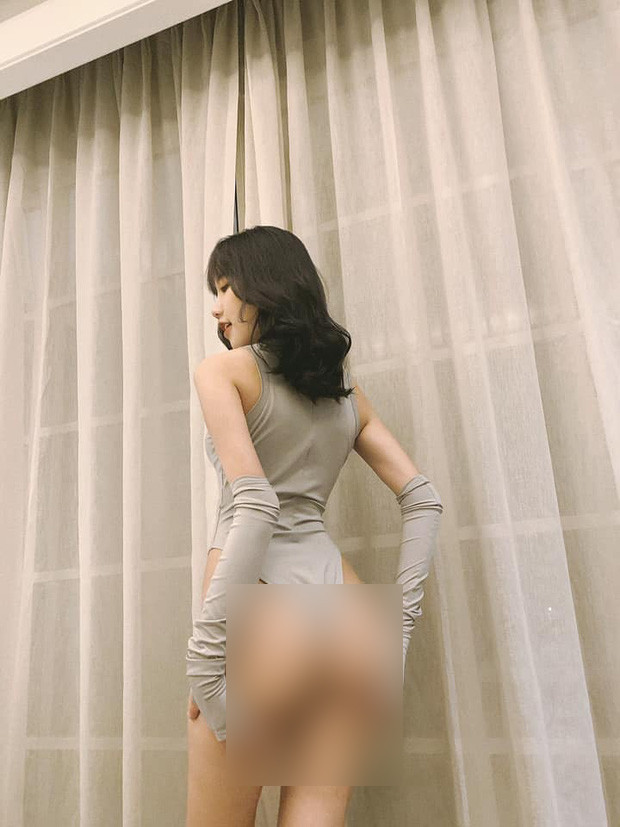 Chính vì thế mà hot TikToker này thường chọn cho mình những trang phục sexy để có thể khoe trọn dáng vóc đáng mơ ước.